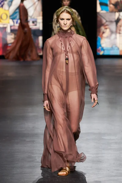 Look 17